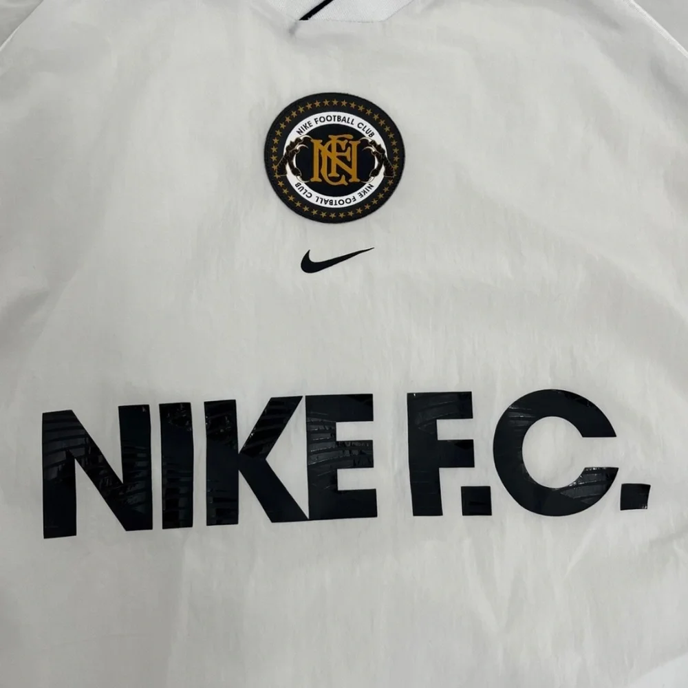 Nike FC Men's L White Summit Repel Windbreaker Pullover Long Sleeve With Pockets